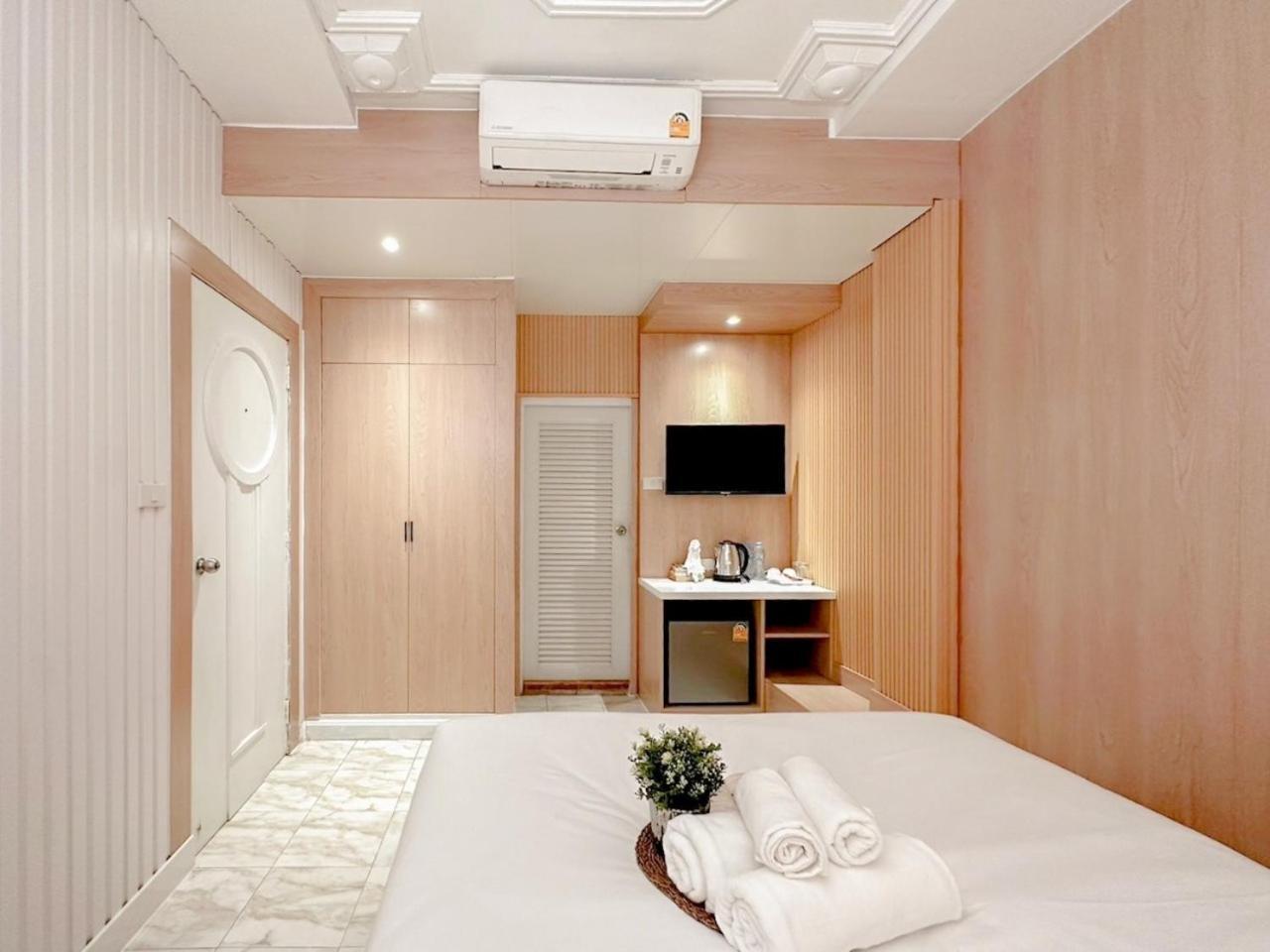 Thrive Hotel Bangkok Exterior photo