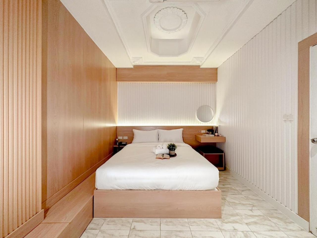 Thrive Hotel Bangkok Exterior photo