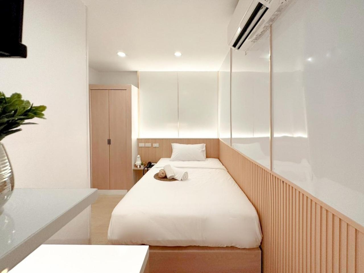 Thrive Hotel Bangkok Exterior photo