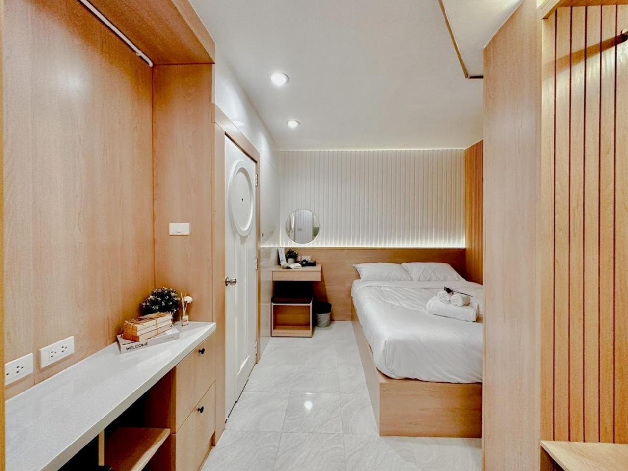 Thrive Hotel Bangkok Exterior photo