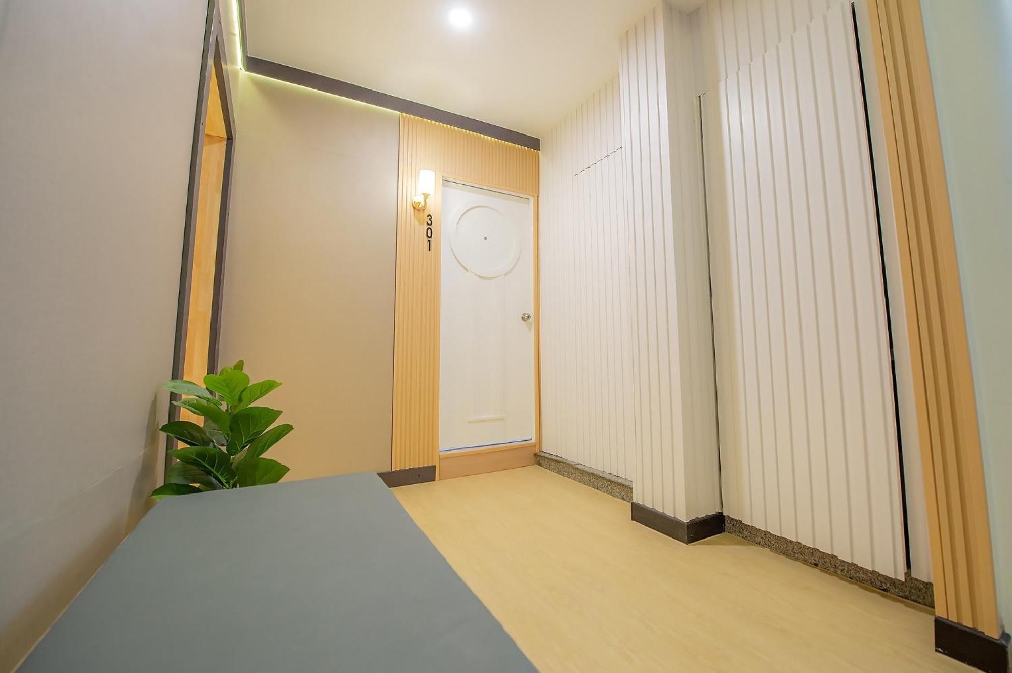 Thrive Hotel Bangkok Exterior photo